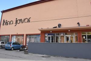 9.10.2018 Oprava budovy kina Javor
